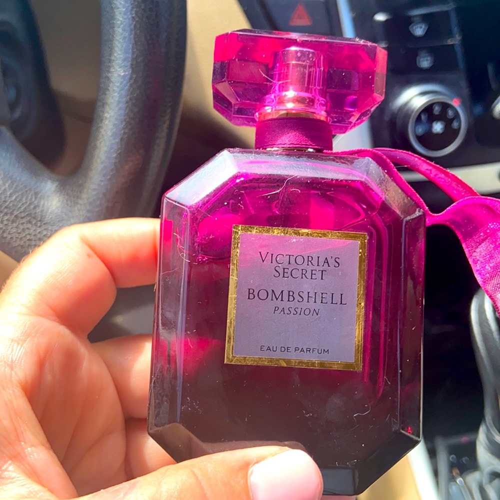 Victoria Secret Bombshell Passion Perfume